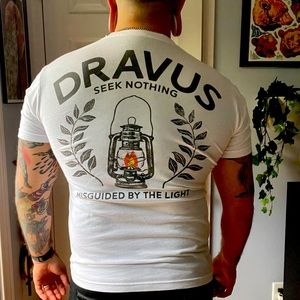 Dravus tee